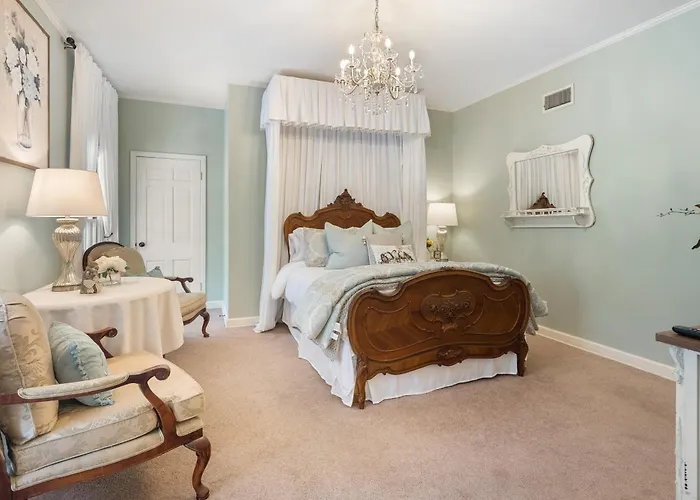 Beland Mansion-Magnolia Suite!