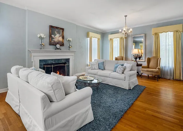 Beland Mansion-Magnolia Suite!